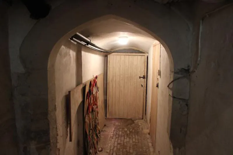 Cellar at Medieval hall in Essex, M330 (photo 84)