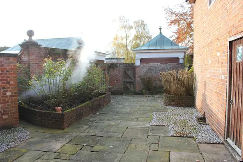 Medieval hall in Essex, M330 (photo 107)