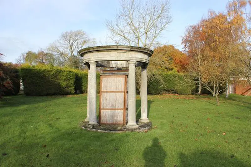 Folly / gazebo at Medieval hall in Essex, M330 (photo 122)