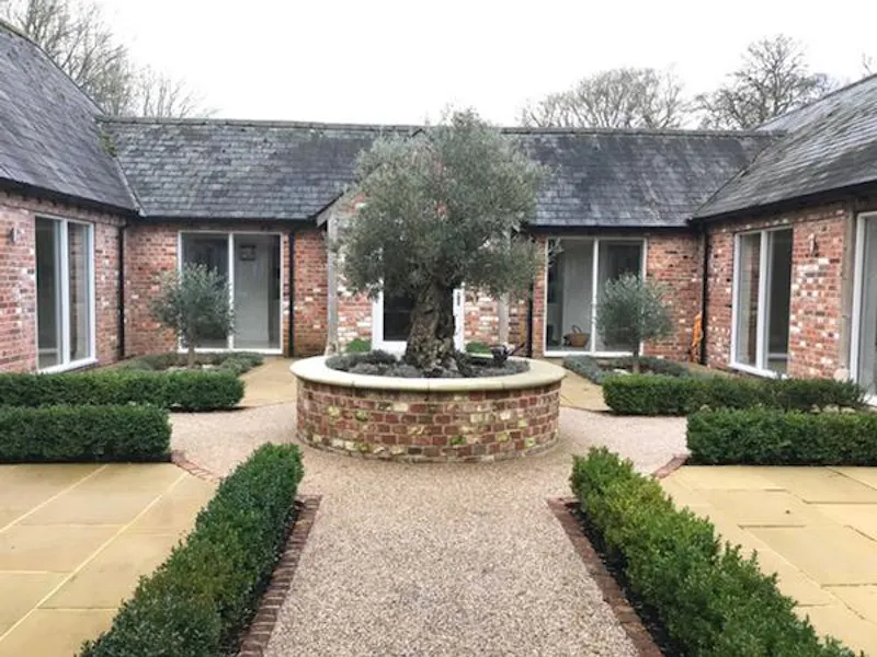 Rural Hampshire bungalow, D2446 (photo 1)