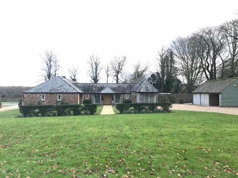 Garden at Rural Hampshire bungalow, D2446 (photo 12)
