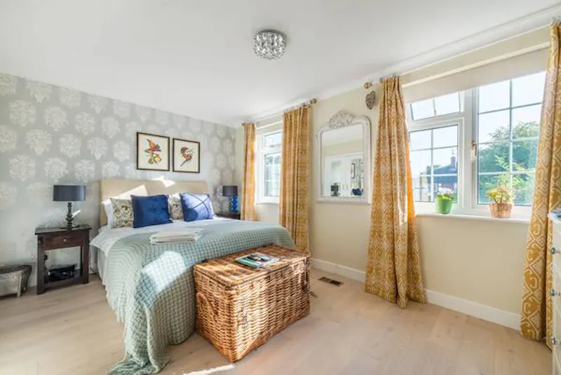 Bedroom at Neo-Georgian Richmond house, A1515 (photo 7)