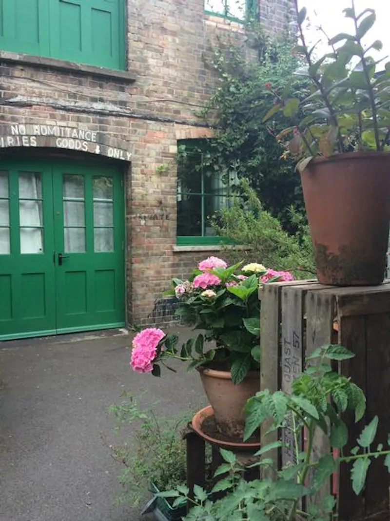 Haggerston workshop & courtyard, N473 (photo 7)