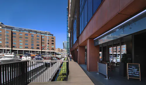 St Katharine Dock restaurant, R834