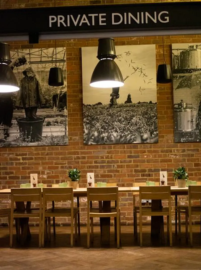 St Katharine Dock restaurant, R834 (photo 3)