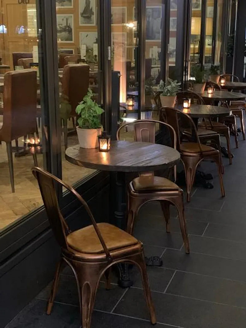 St Katharine Dock restaurant, R834 (photo 6)