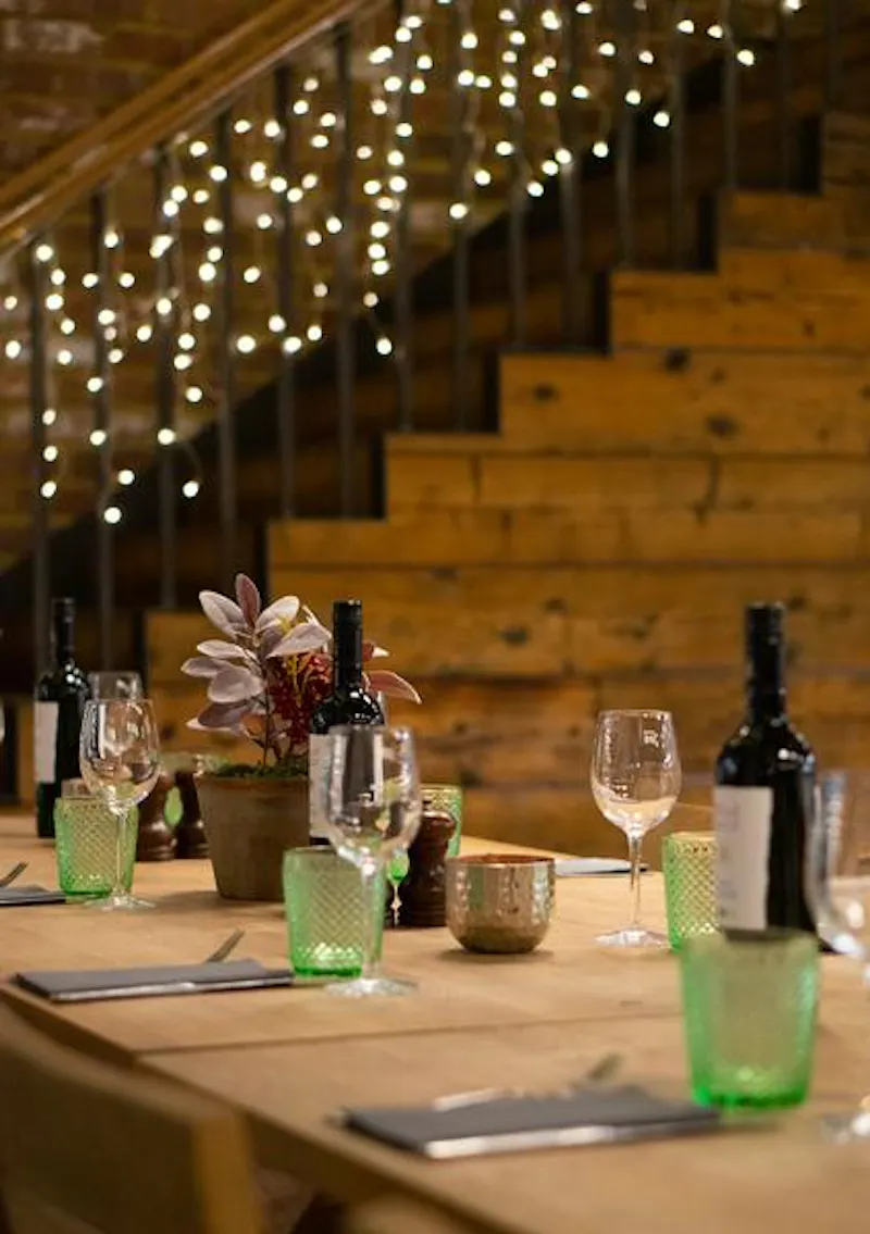 St Katharine Dock restaurant, R834 (photo 7)