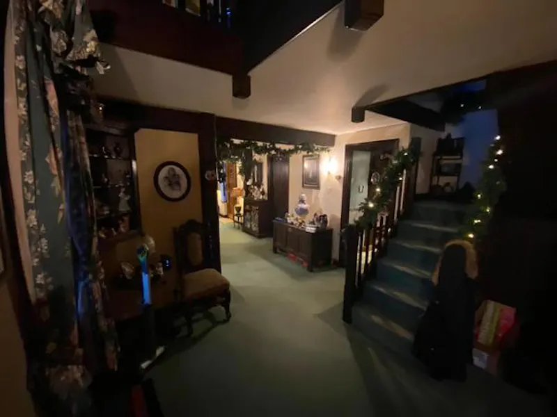 Entrance hall at Virginia Water bungalow, C919 (photo 7)