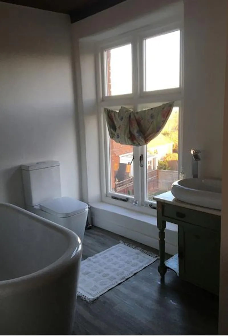 Bathroom at Film location CH111 in Norfolk (photo 19)