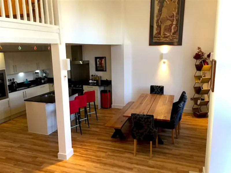Dining room at Gamlingay contemporary barn, B1879 (photo 4)
