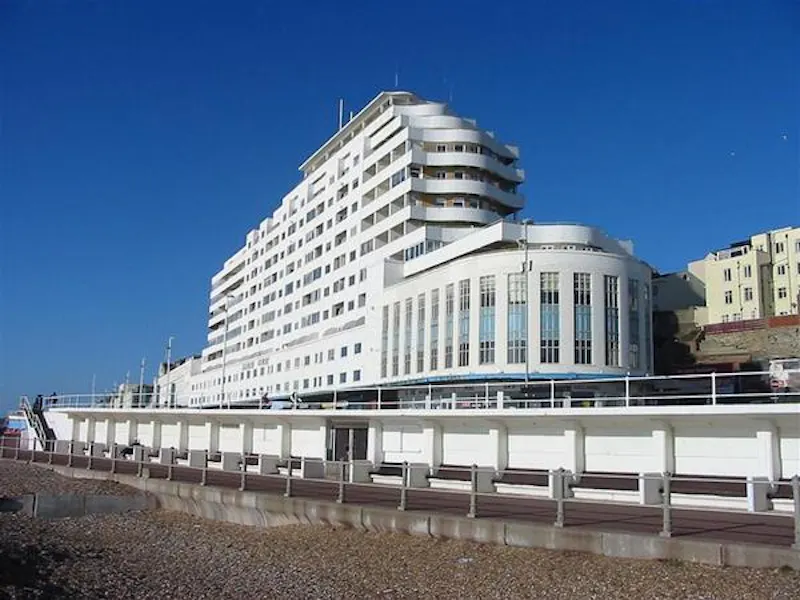 Art Deco beach-front apartments, R835 (photo 1)