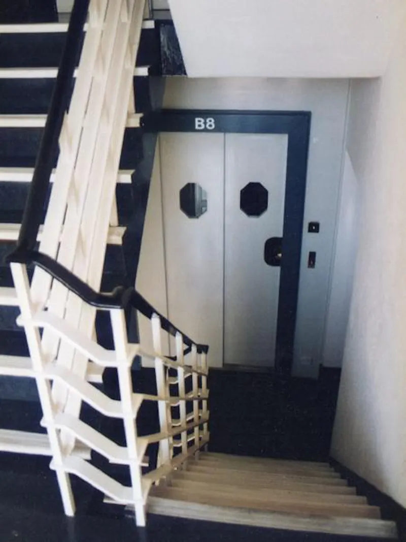 Art Deco beach-front apartments, R835 (photo 6)