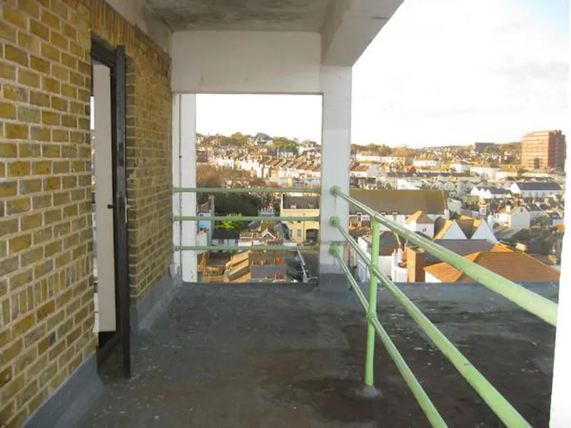 Balcony at Art Deco beach-front apartments, R835 (photo 14)