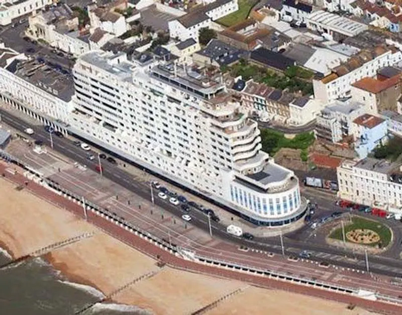 Art Deco beach-front apartments, R835 (photo 18)