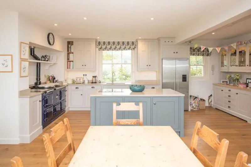 Dining room at Daventry country house with stables, A1519 (photo 9)