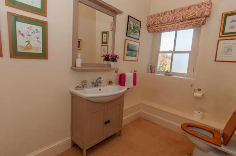 Bathroom at Daventry country house with stables, A1519 (photo 18)