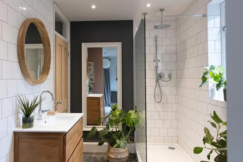 Bathroom at Hartfield barn conversion, L708 (photo 10)