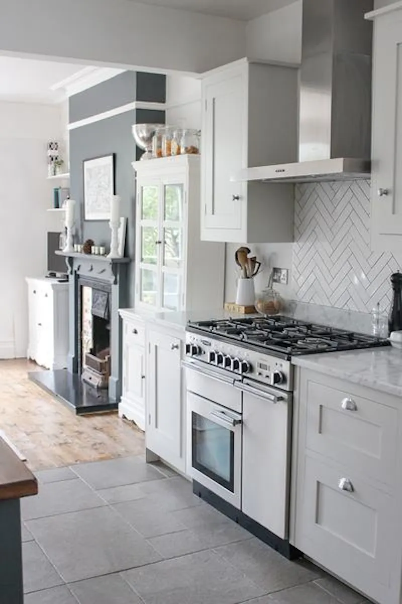 Kitchen at Pretty Surbiton house, E474 (photo 7)