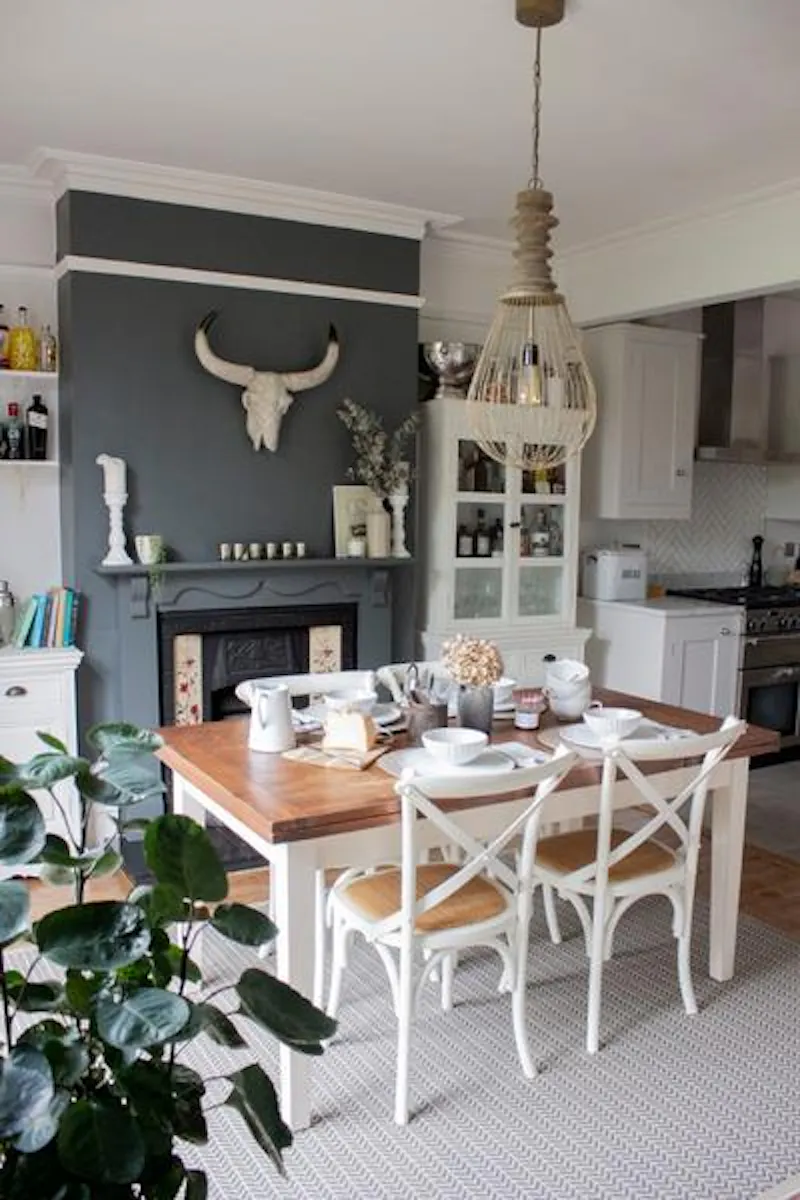 Dining room at Pretty Surbiton house, E474 (photo 10)