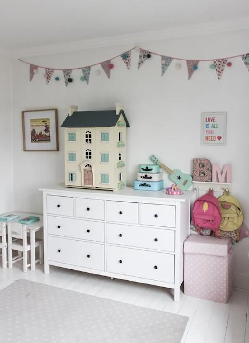 Pretty Surbiton house, E474 (photo 22)