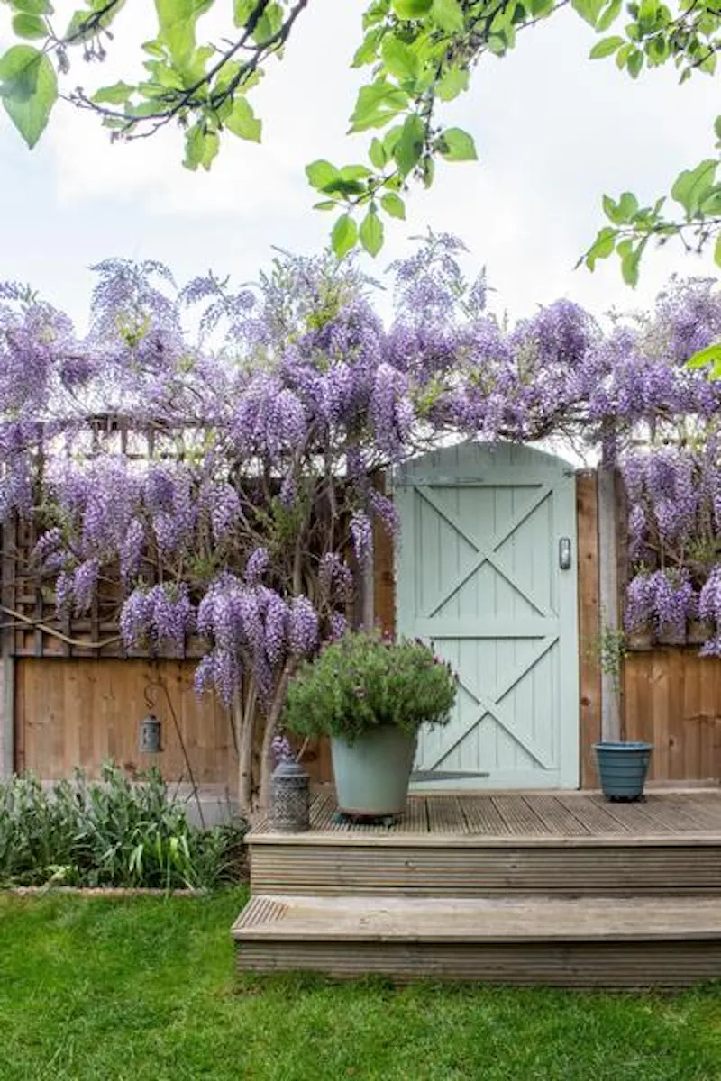 Pretty Surbiton house, E474 (photo 32)
