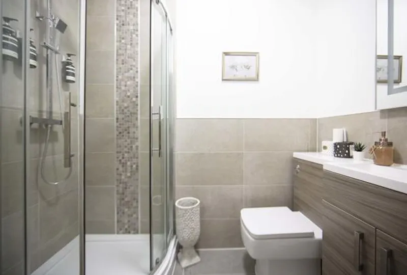 Shower at Stylish Nottingham apartment , F1194 (photo 16)