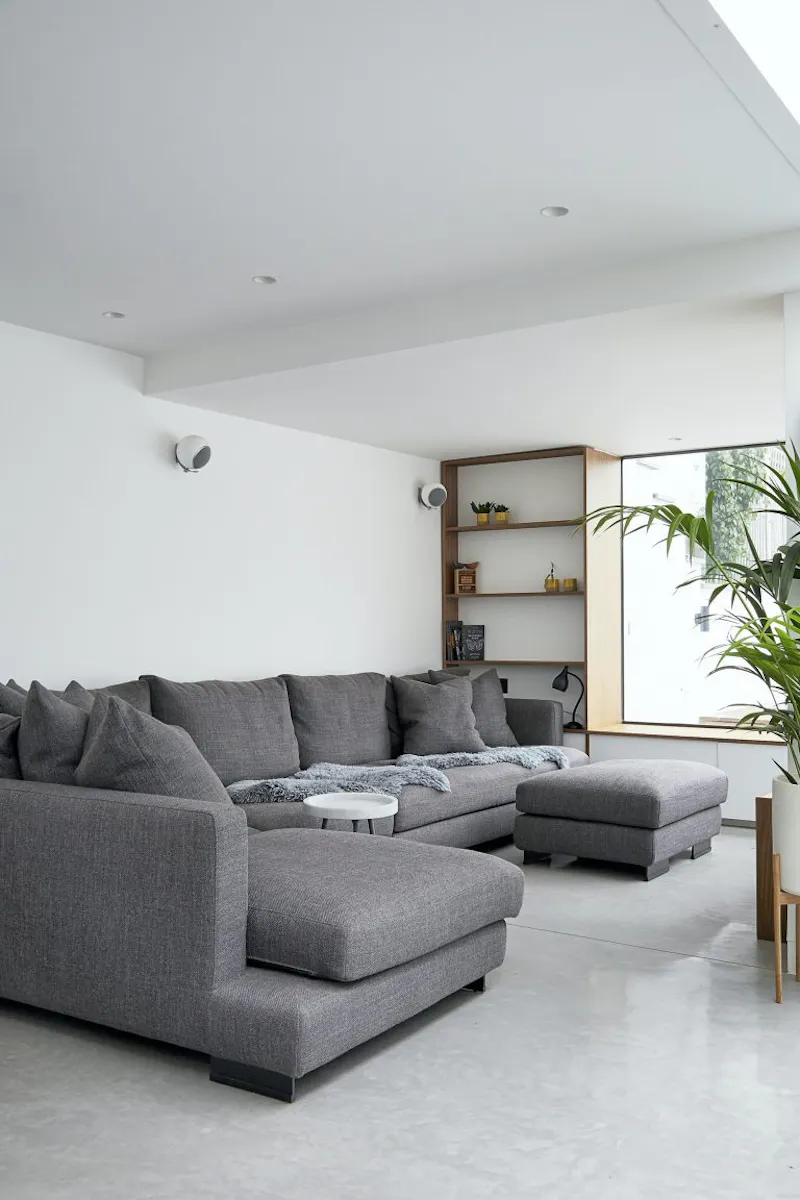 Living Room at Architectural Twickenham house, K442 (photo 4)