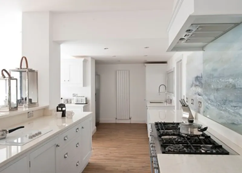Kitchen island at Angmering on Sea beach house, C842 (photo 13)