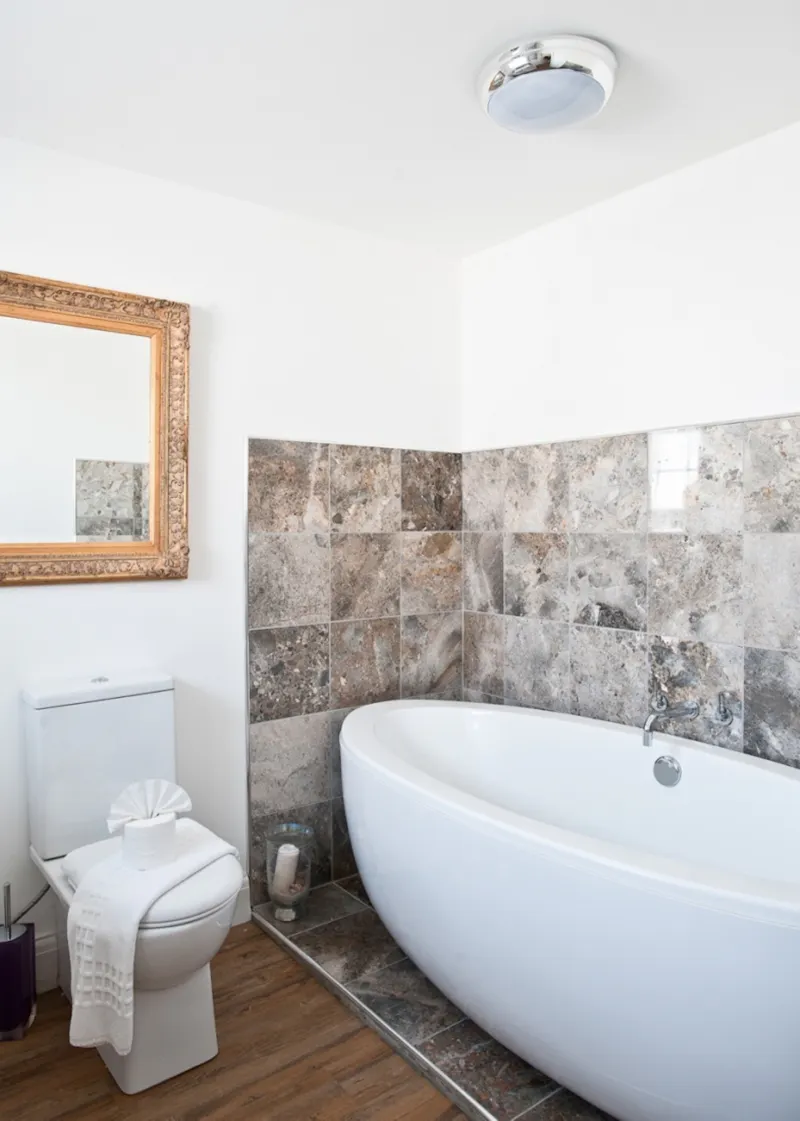 Bath at Angmering on Sea beach house, C842 (photo 24)
