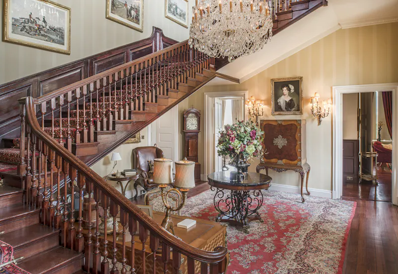 Entrance hall at Queen Anne estate in Northampton, G311 (photo 2)