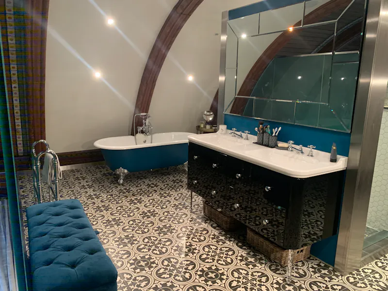 Bathroom at Converted Petersham church , K247 (photo 27)