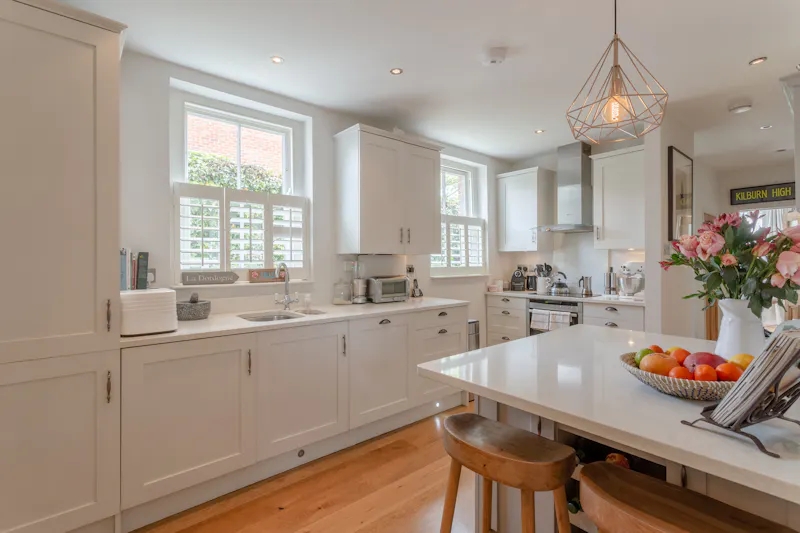 Kitchen at Stylish Brondesbury apartment, F1058 (photo 8)