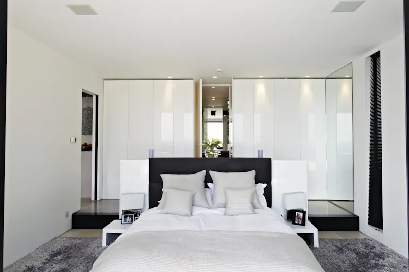 Bedroom at Edenbridge LA-style house, K374 (photo 12)