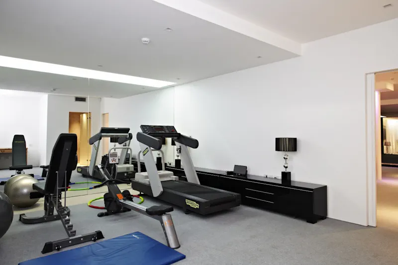 Gym at Edenbridge LA-style house, K374 (photo 16)