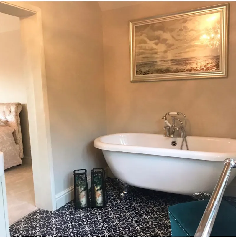Bath - rolltop at Buxted country house, M337 (photo 16)