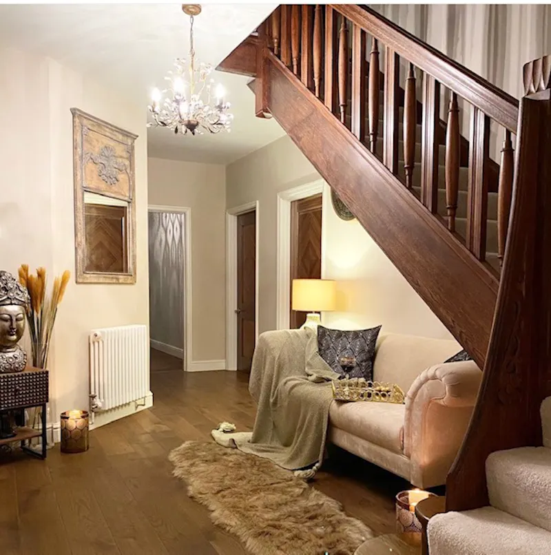 Entrance hall at Buxted country house, M337 (photo 13)