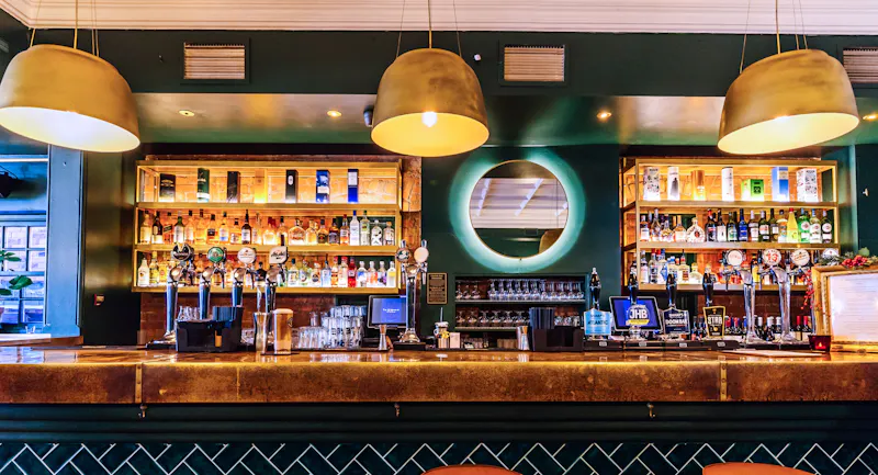 Willesden gastro pub, R839 (photo 9)