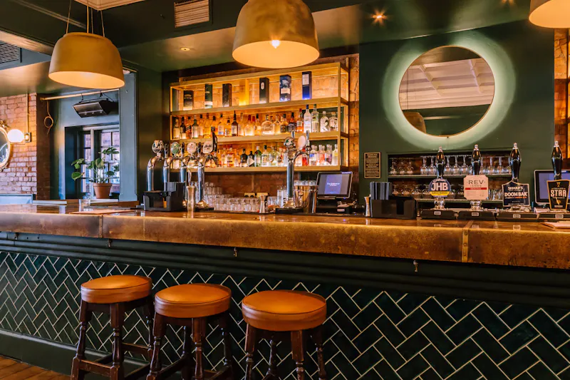 Willesden gastro pub, R839 (photo 10)