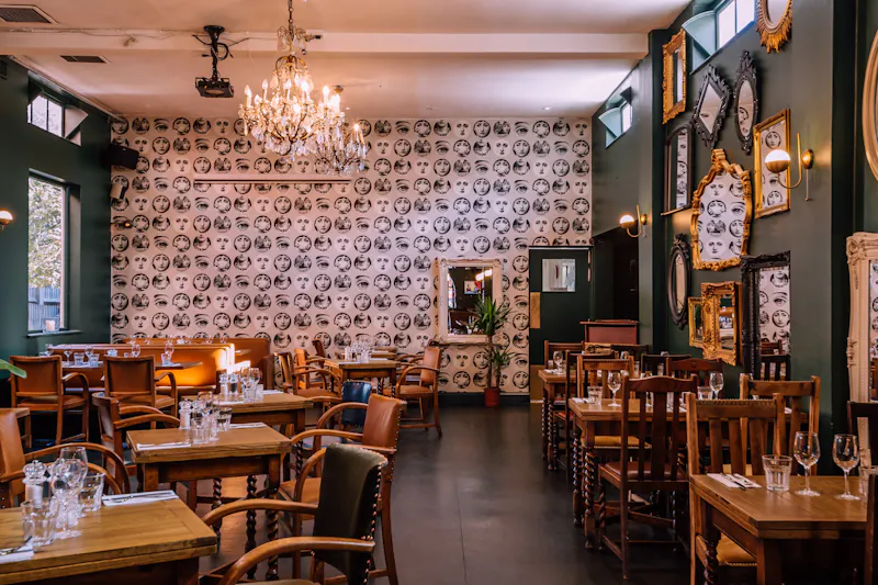 Wallpaper at Willesden gastro pub, R839 (photo 15)