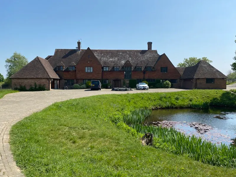 Extensive Uckfield manor house , M338 (photo 24)