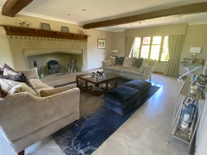 Extensive Uckfield manor house , M338 (photo 3)