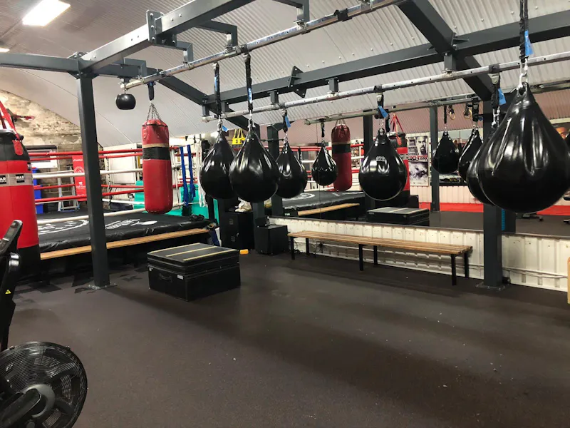 Vauxhall boxing gym & bar, Q145 (photo 3)