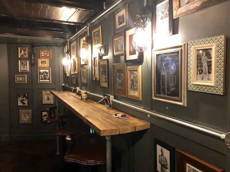 Vauxhall boxing gym & bar, Q145 (photo 13)