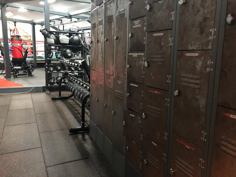 Vauxhall boxing gym & bar, Q145 (photo 6)