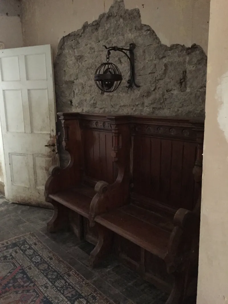 Dilapidated Presteigne manor, M339 (photo 4)