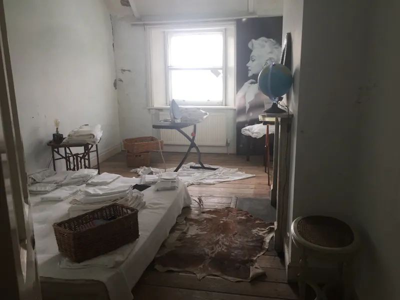 Bedroom at Dilapidated Presteigne manor, M339 (photo 18)