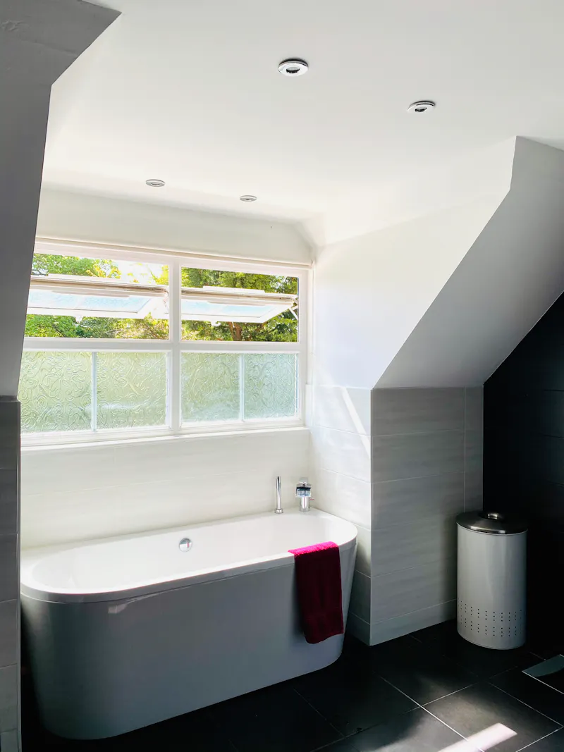 Bath at Bishop's Stortford family home, D2464 (photo 16)
