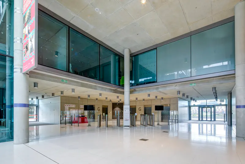 Modern Wembley civic offices, V164 (photo 5)