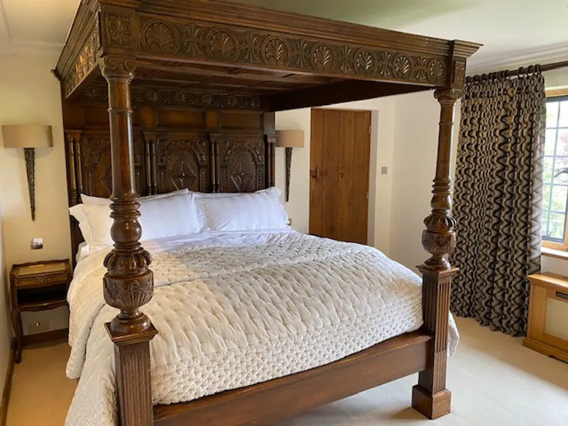 Extensive Uckfield manor house , M338 (photo 7)