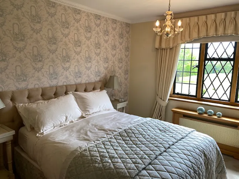 Extensive Uckfield manor house , M338 (photo 12)